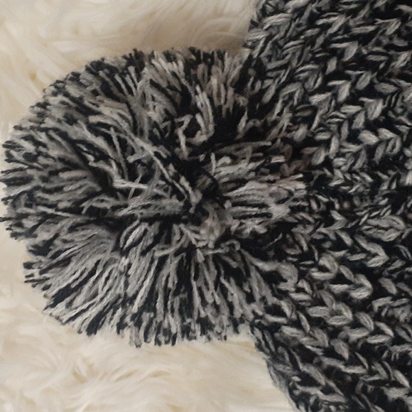 Rebecca Minkoff Grey Black White Pom Pom Beanie - Picture 5 of 6